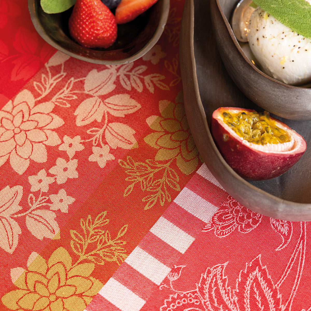 Le Jacquard Français Gipsy Table Runner - Rubis (Red)