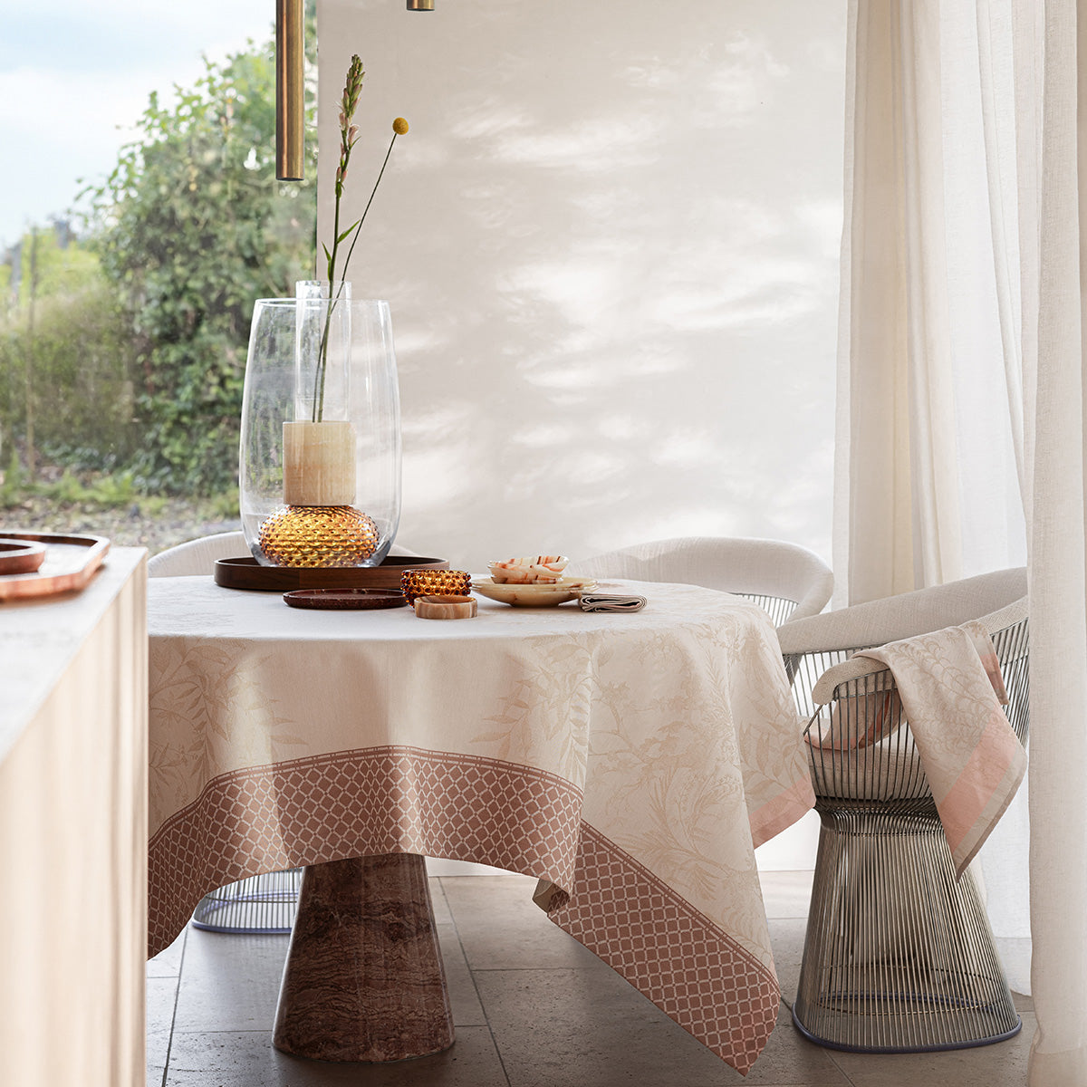 Le Jacquard Français Jardin d'Éden Table Collection