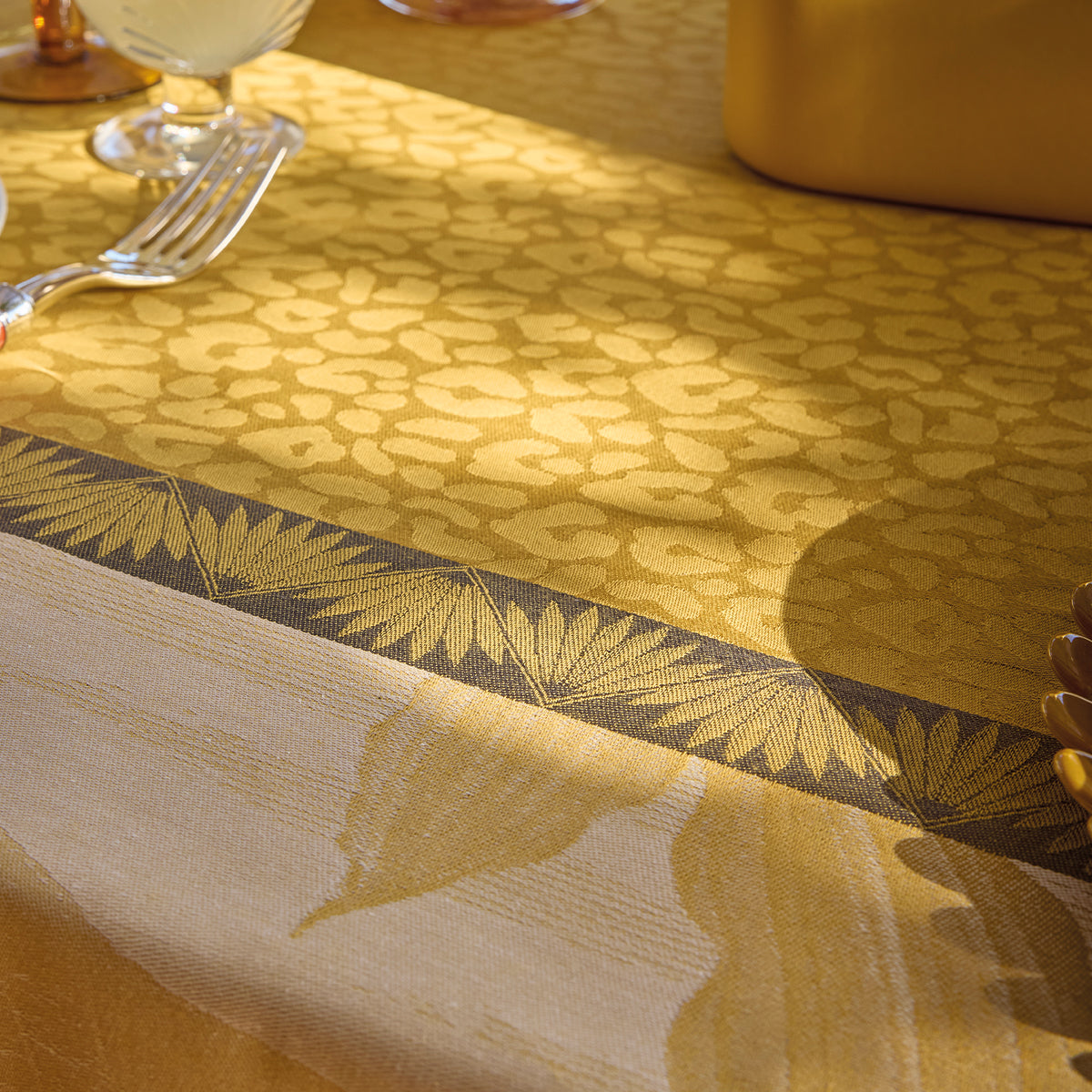 Le Jacquard Français Sinharâja Table Runner - Fauve (Yellow)