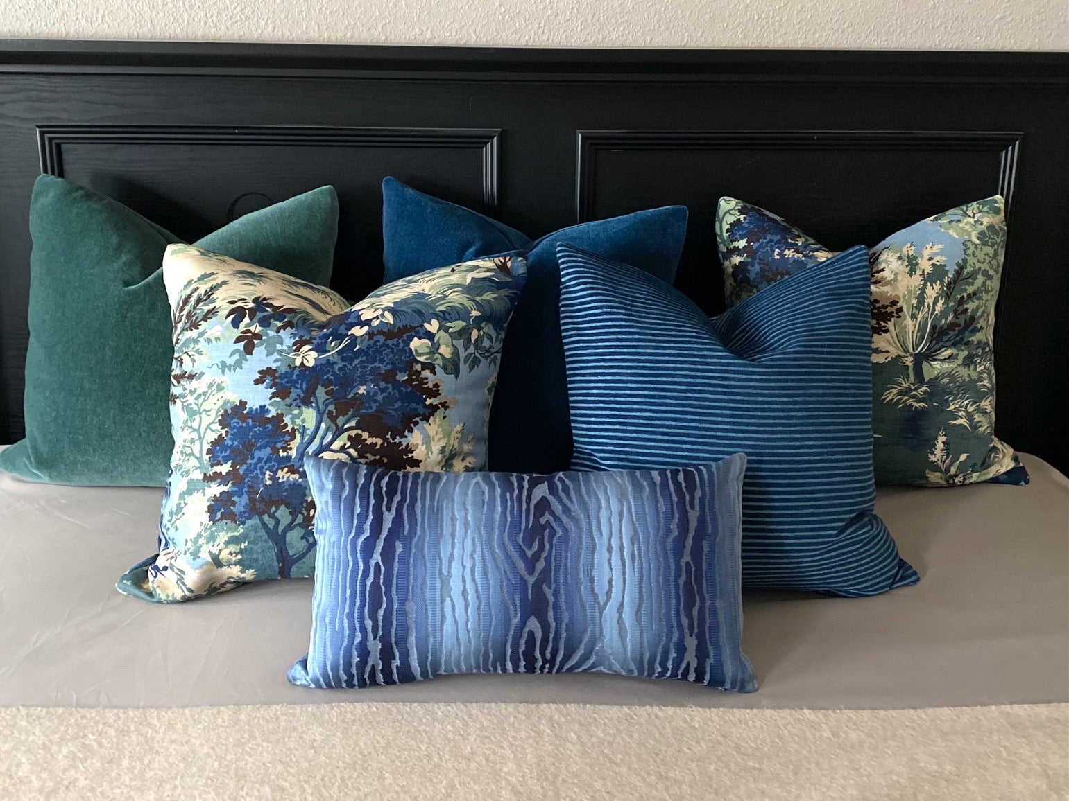 Thibaut Traduzione Navy Pillow Cover